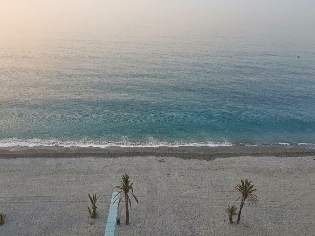 Atico En Almunecar. Primera Linea De Playa Con Vistas Espectaculares エクステリア 写真